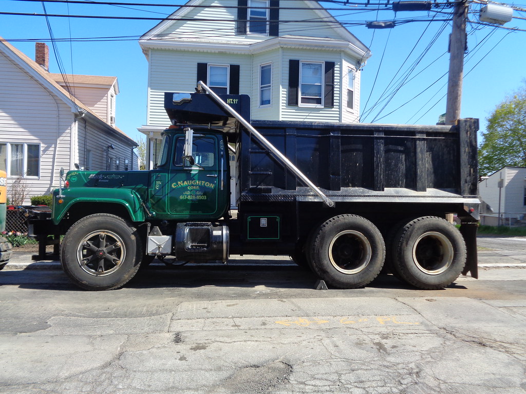 C. Naughton Corp Mack R Brandon Dump Truck wmx tehnologies6999 Flickr