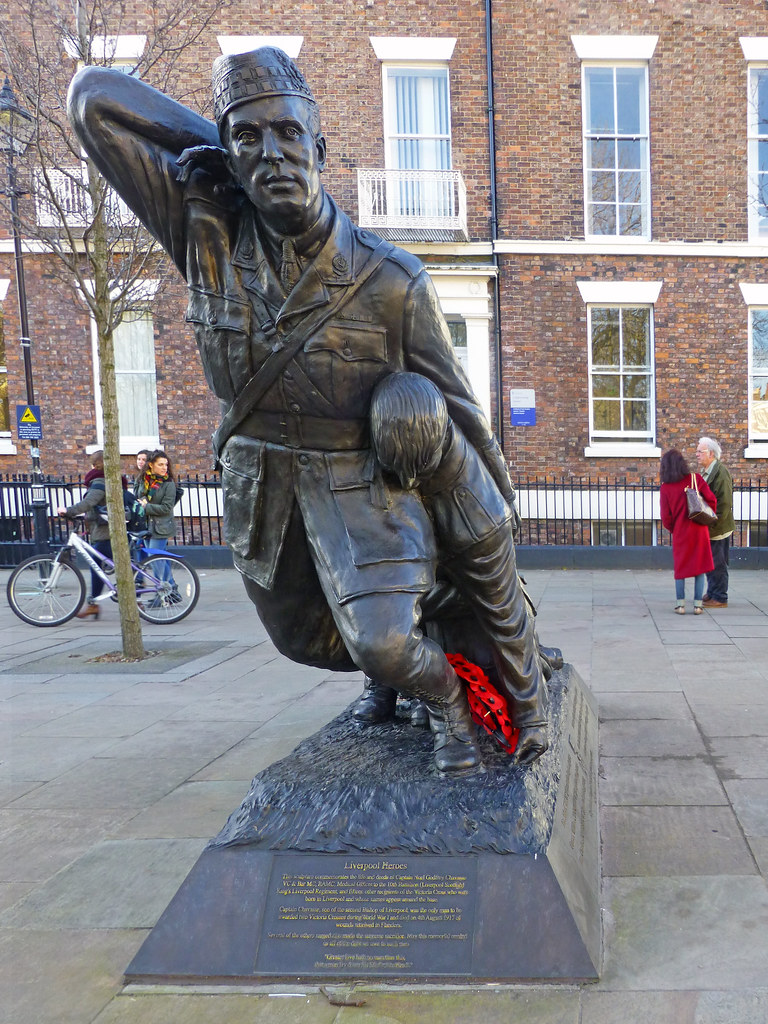 Chavasse Memorial, Abercrombie Square, Liverpool Bronze st… Flickr