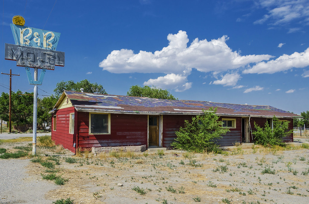 abandoned motel, Shoshone Philippe Reichert Flickr