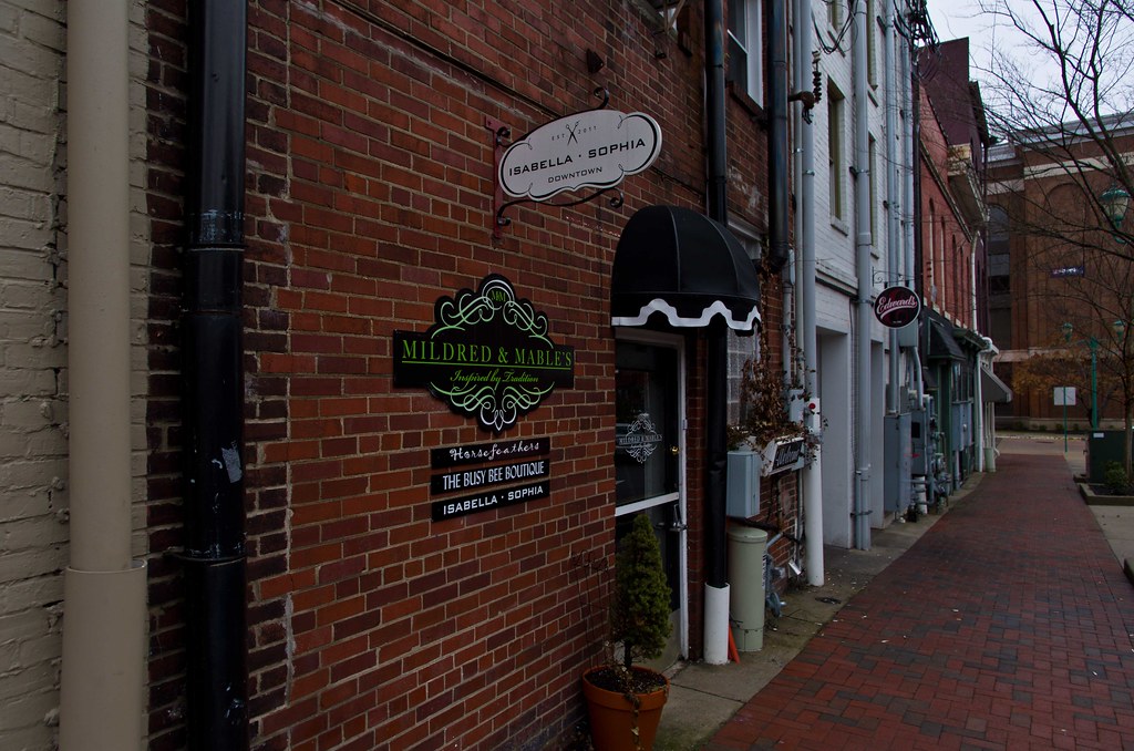 Busy Bee Strawberry Alley, Clarksville, Tennessee Tom Ramsey Flickr