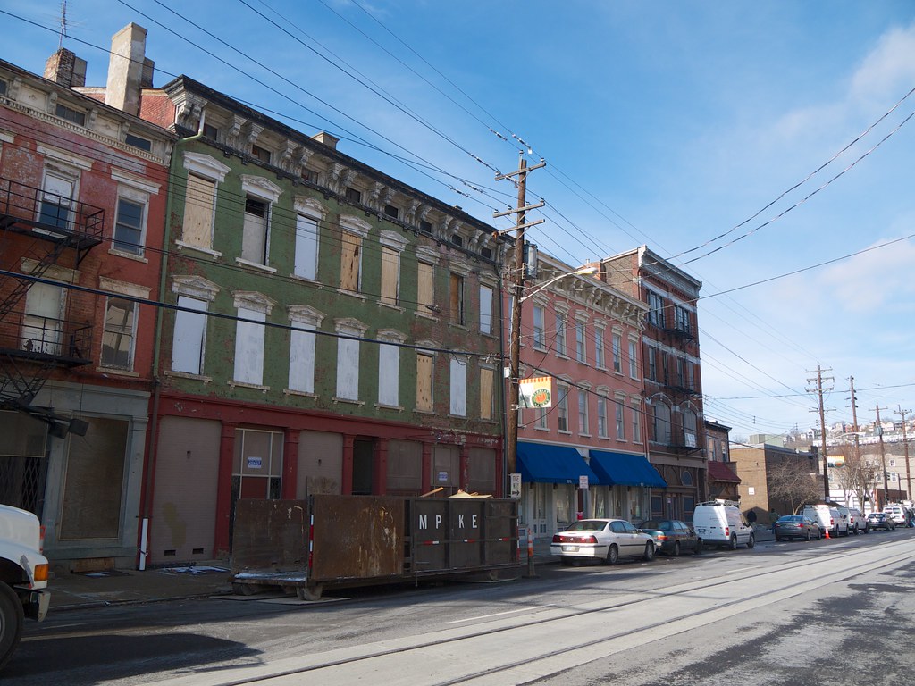 Elm Street Some renovations on Elm Street just north of Fi… Flickr