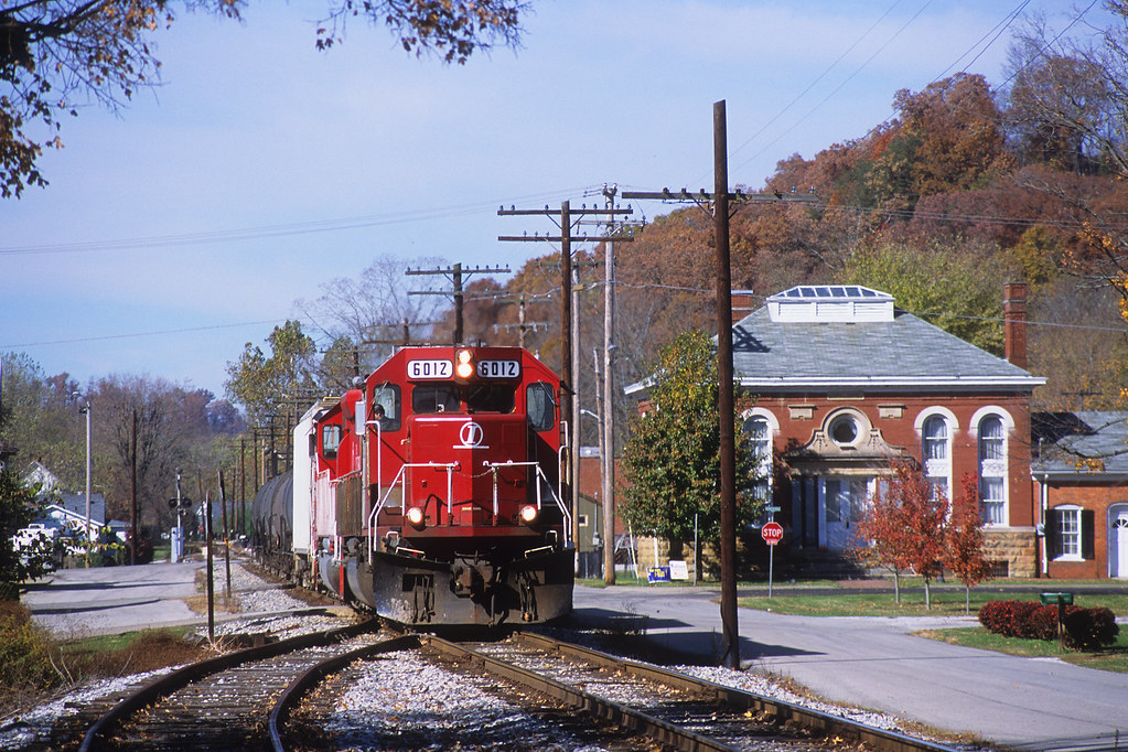Borden, Indiana In October of 2006 a short Z491 passes thr… Flickr