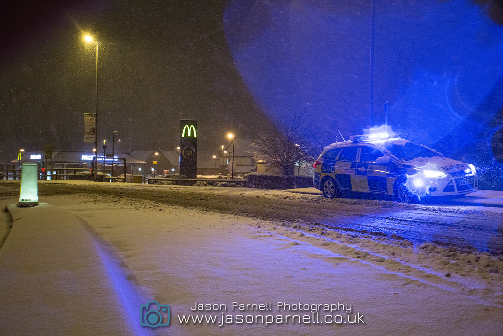 Mansfield Road, Sutton In Ashfield Police In Snow.jpg Flickr