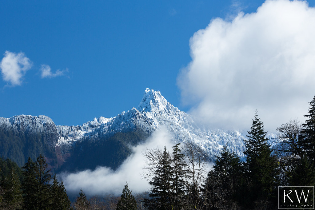 Gunn Peak Gunn Peak shot from the shores of the Skykomish … Flickr