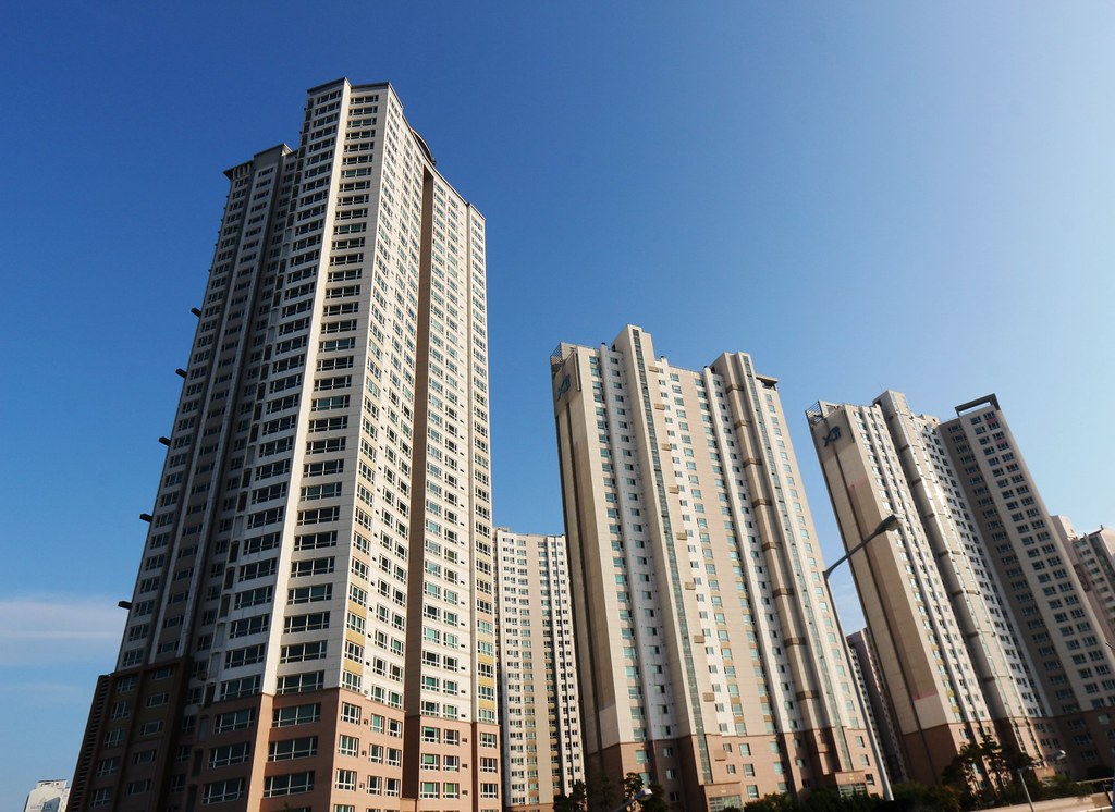 IMG_8676 Apartment buildings, Busan, Korea OZinOH Flickr