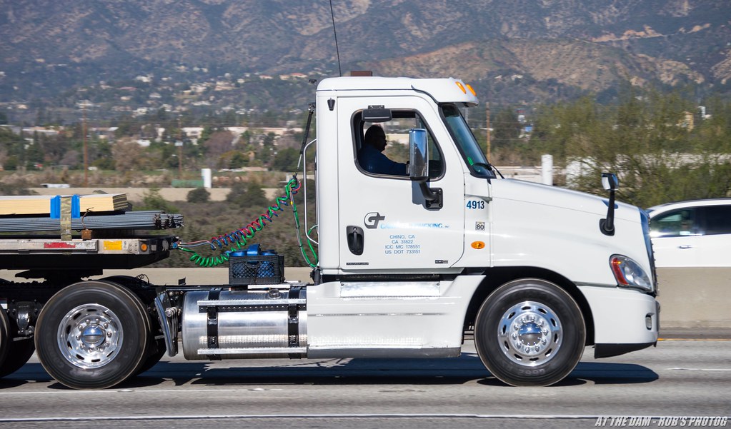 Gardner Trucking FL Cascadia Robert Wityczak Flickr