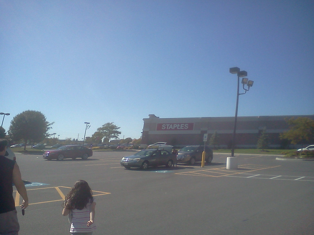 Staples New Hartford, NY A Staples store at the New Hart… Flickr