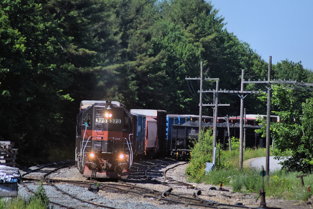 POWA at Leeds Junction MEC 373 leads POWA east at Leeds Ju… Flickr