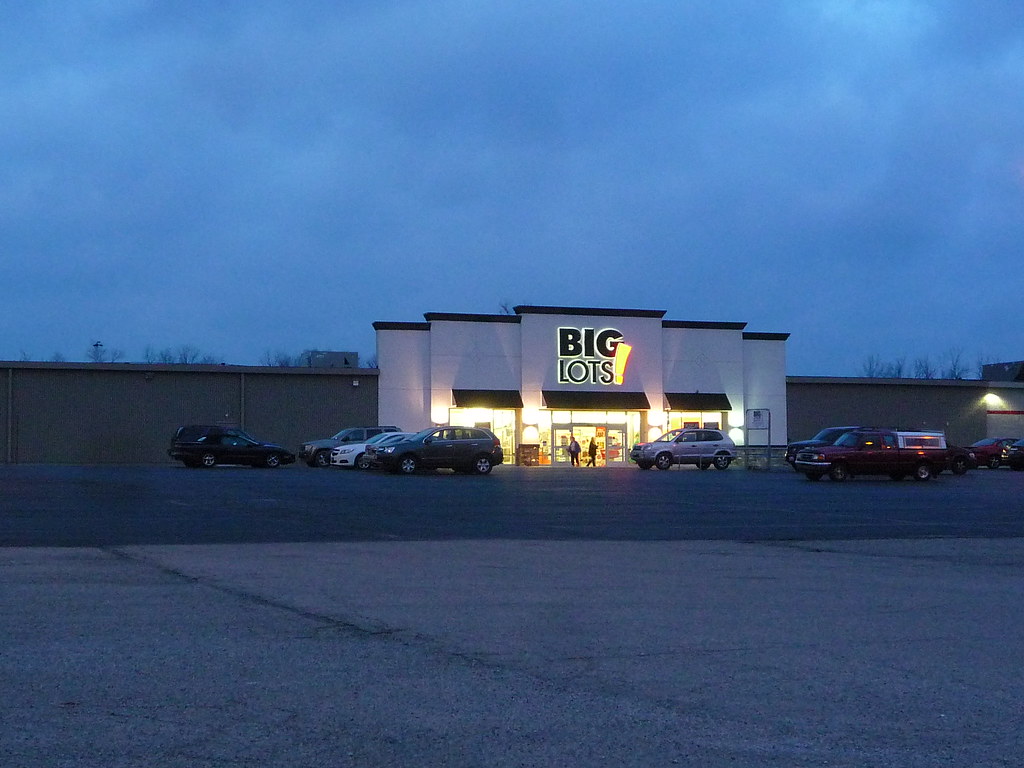 former Kmart, Middletown, OH (11) Big Lots, lit up at nigh… Flickr