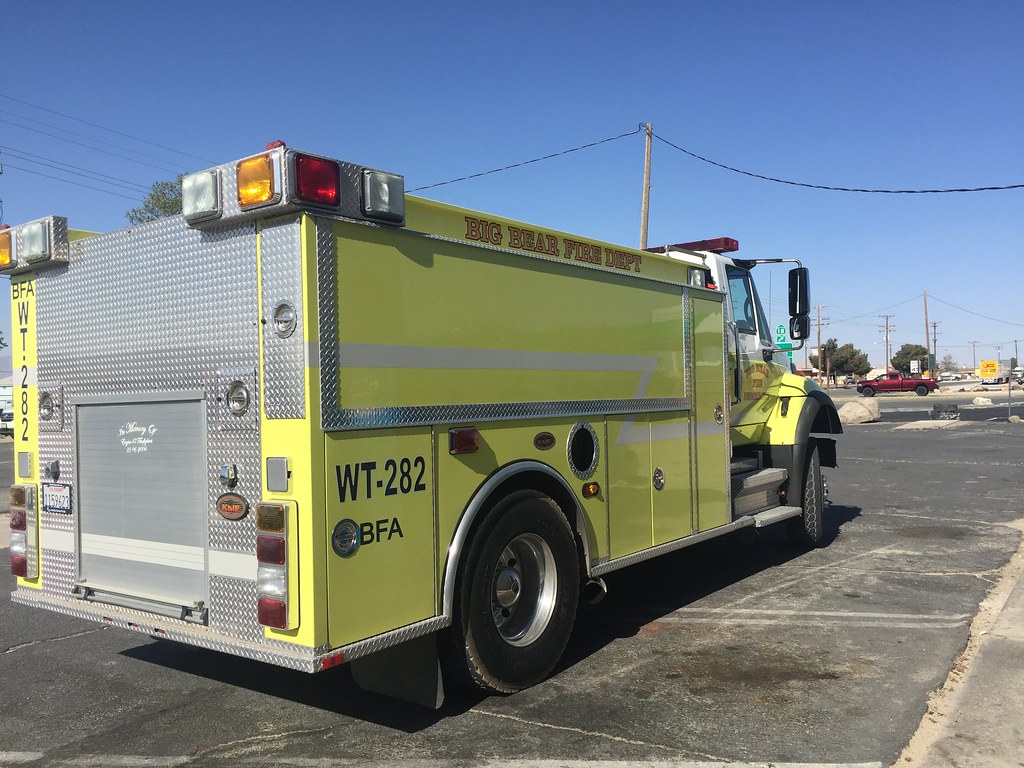 Big Bear Fire Department Water Tender 282 (BFA WT282) com… Flickr
