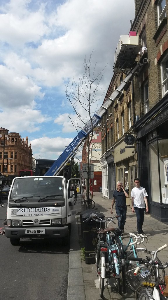 Moving House, London Style Who needs stairs? Nissan Cabsta… Flickr