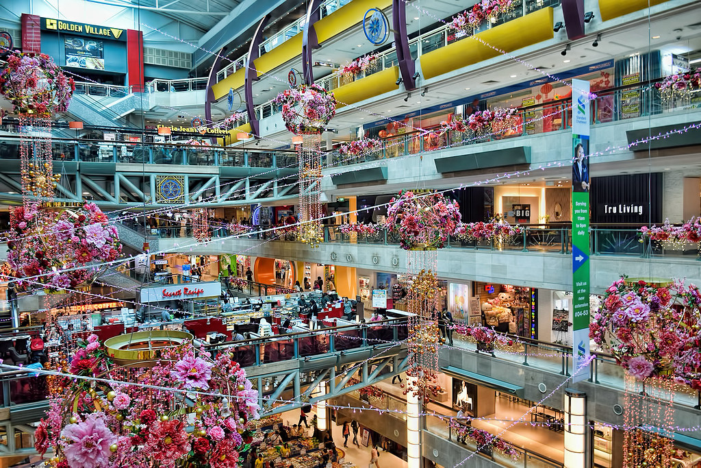Plaza Singapura 4 Decorations at the atrium of Plaza Sing… Flickr