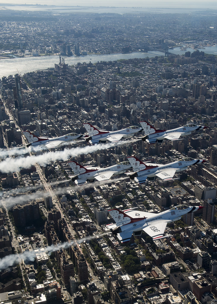 160902FHA566205 Thunderbird pilots fly over New York Ci… Flickr