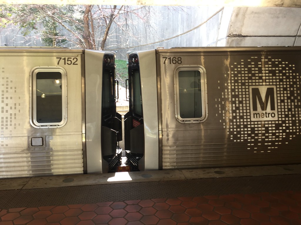 7168 metro 7000 Series Yellow Line train at Fort Totten Me… Flickr