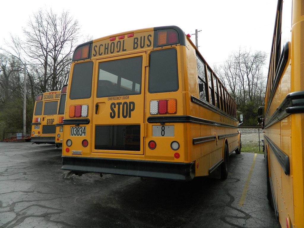 Zane Trace Local School District 8 (3) Bus lot Chillicot… Flickr
