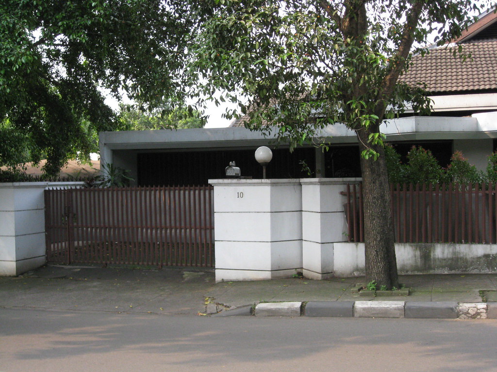 HOUSE FOR RENT Cipete Raya HOUSE FOR RENT. LOCATION Jal… Flickr