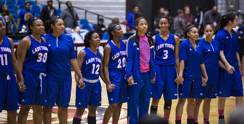 SIUe VS TSU Womens Basketball 2015 Paul Robbins Flickr