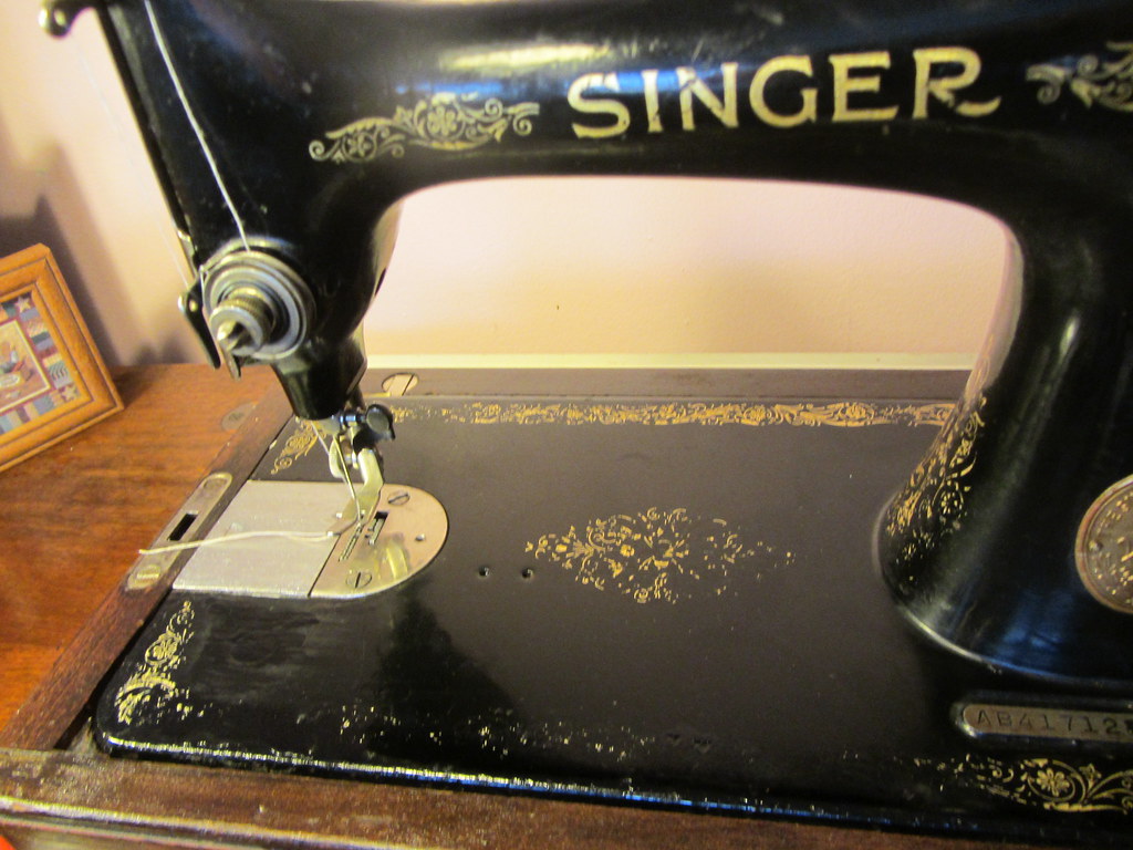 Singer 99 Hand Crank 004 toobusykitty Flickr