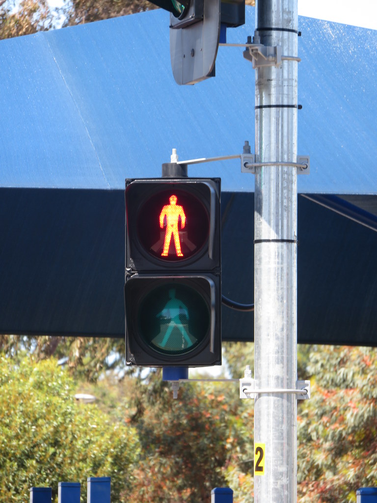 New Aldridge LED traffic lights & pedestals on Jetty St, G… Flickr