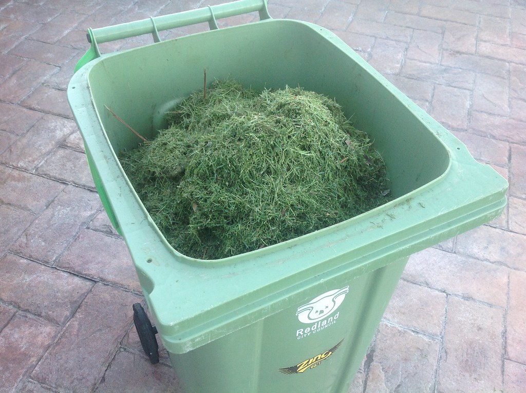 Mowing dun Green Waste bin full RedlandsGarbageFan Flickr