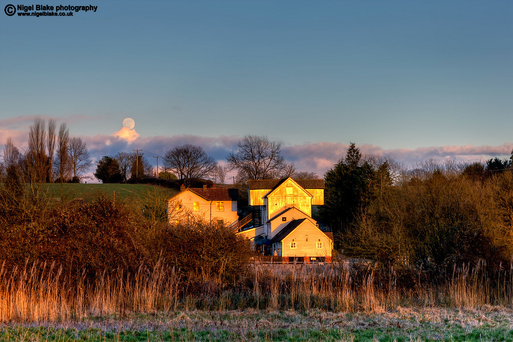 Little Hallingbury mill moonrise Little Hallingbury mill m… Flickr