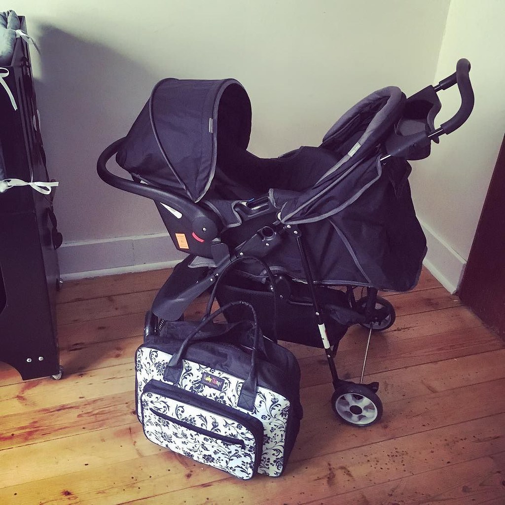 Bags packed, pram assembled, baby room ready yet soooooo… Flickr