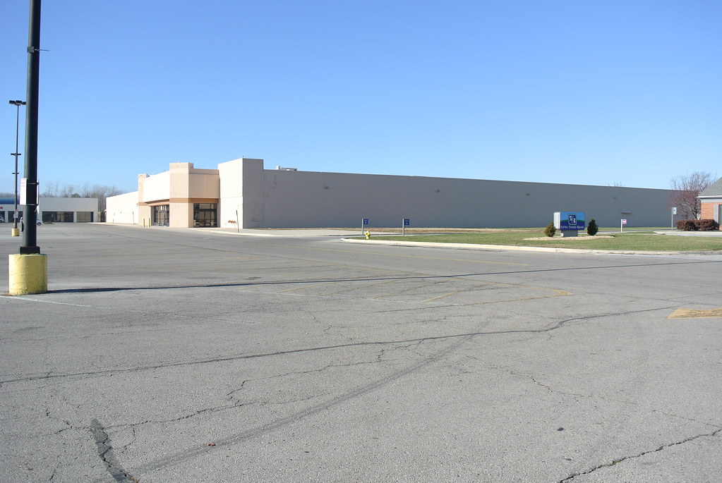 Former Walmart Lima OH. gameking3 Flickr