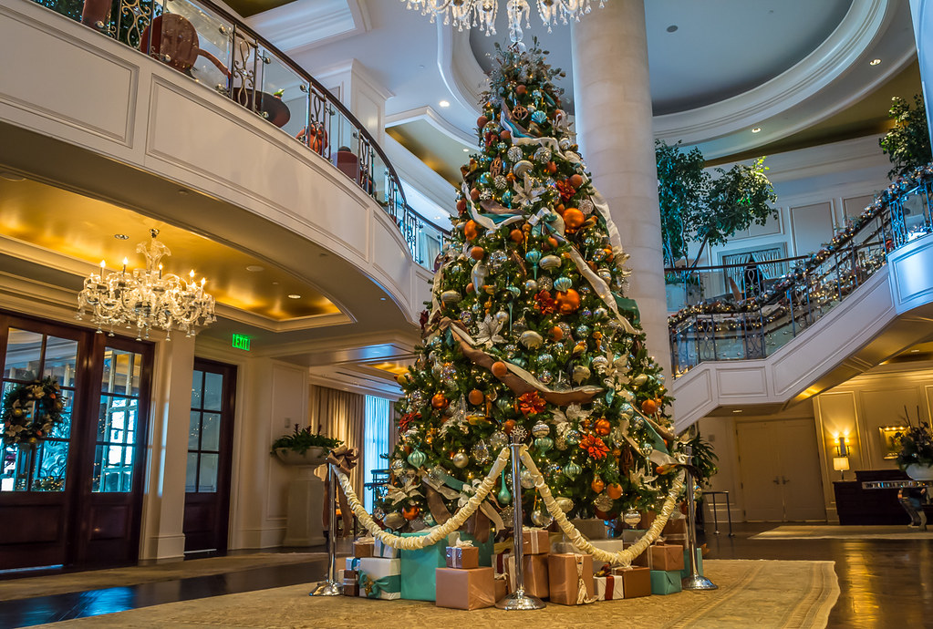 Christmas tree at St Regis hotel in Buckhead This photo is… Flickr
