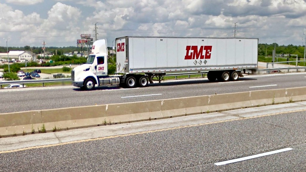 LME (Lakeville Motor Express) 579 daycab Valley Park, MO tnsamiam