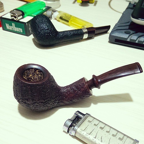 Smoking SG James Flake pipe tobacco. tung530 Flickr
