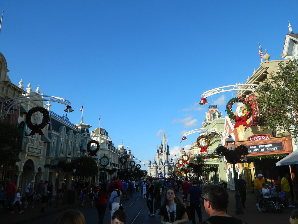 Main Street Christmas Decorations Relive The Magic Flickr