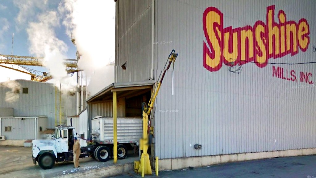 Old school Mack hopper sunshine mills Red Bay, AL tnsamiam Flickr