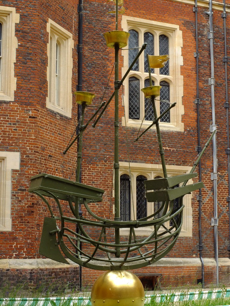 The Tudor Garden Hampton Court's original Tudor gardens we… Flickr