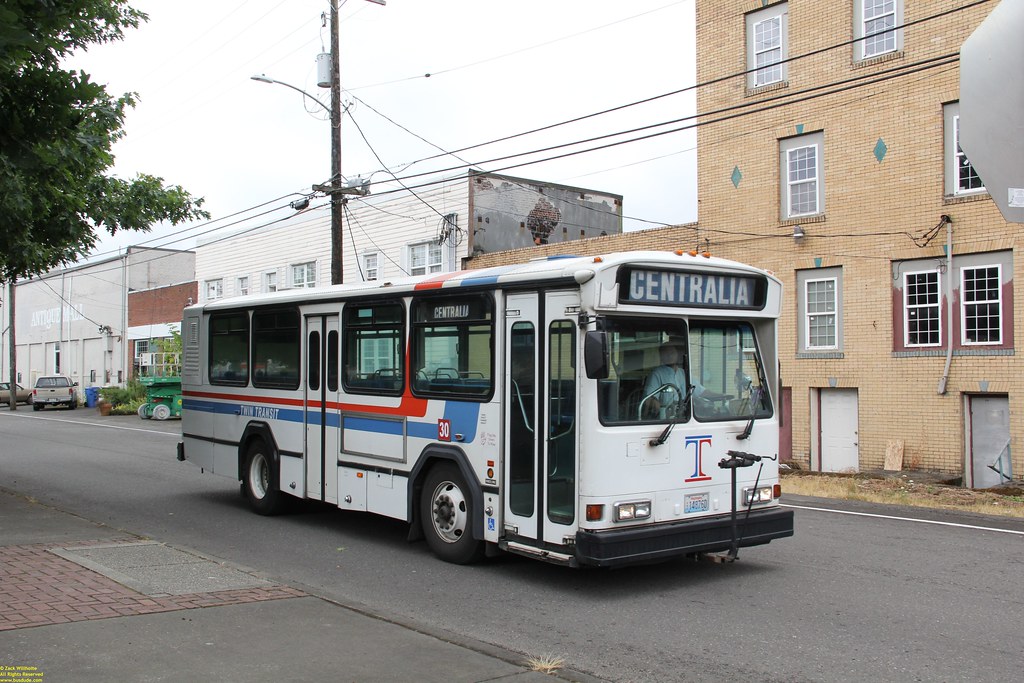 Gillig Phantom 54 In the old livery at Centralia Station Zack W