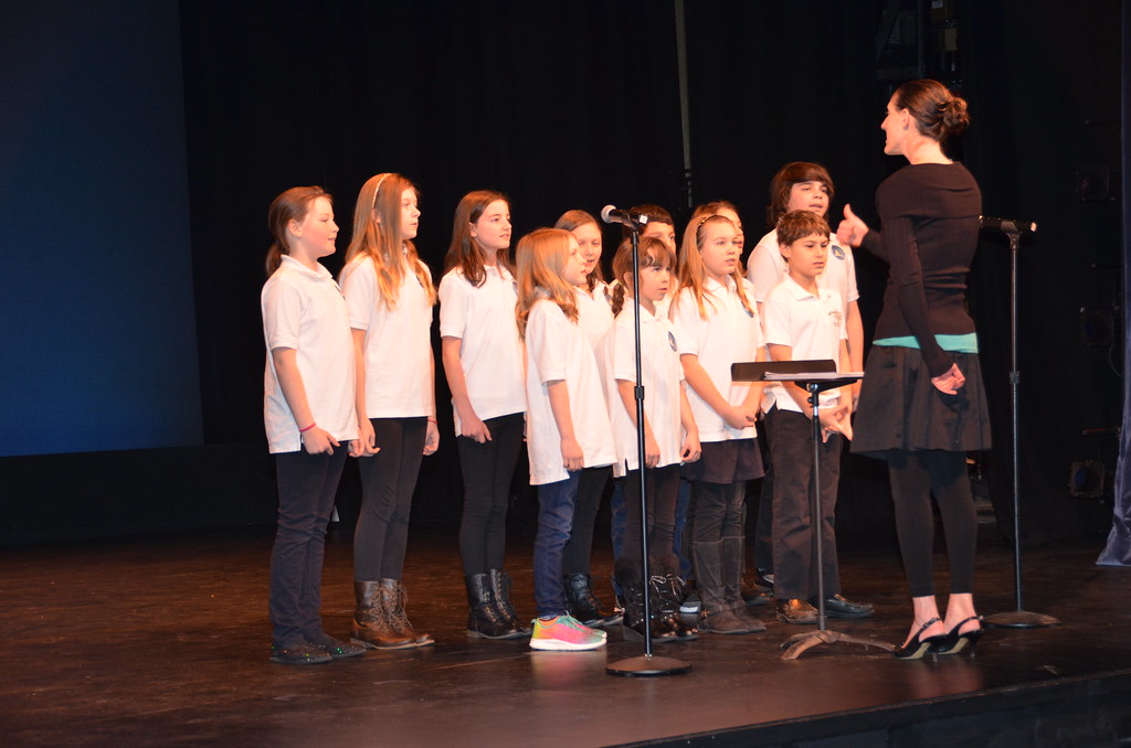 The Amagansett School Chorus under the direction of Cindy … Flickr
