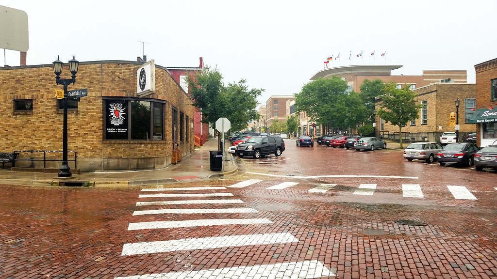 Kent, Ohio A view of the intesection of two brick roads in… Flickr