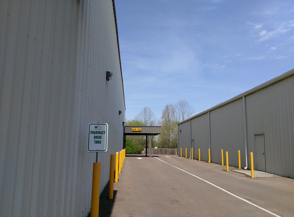 Arlington TN Fred's, pharmacy drivethru On the right side… Flickr