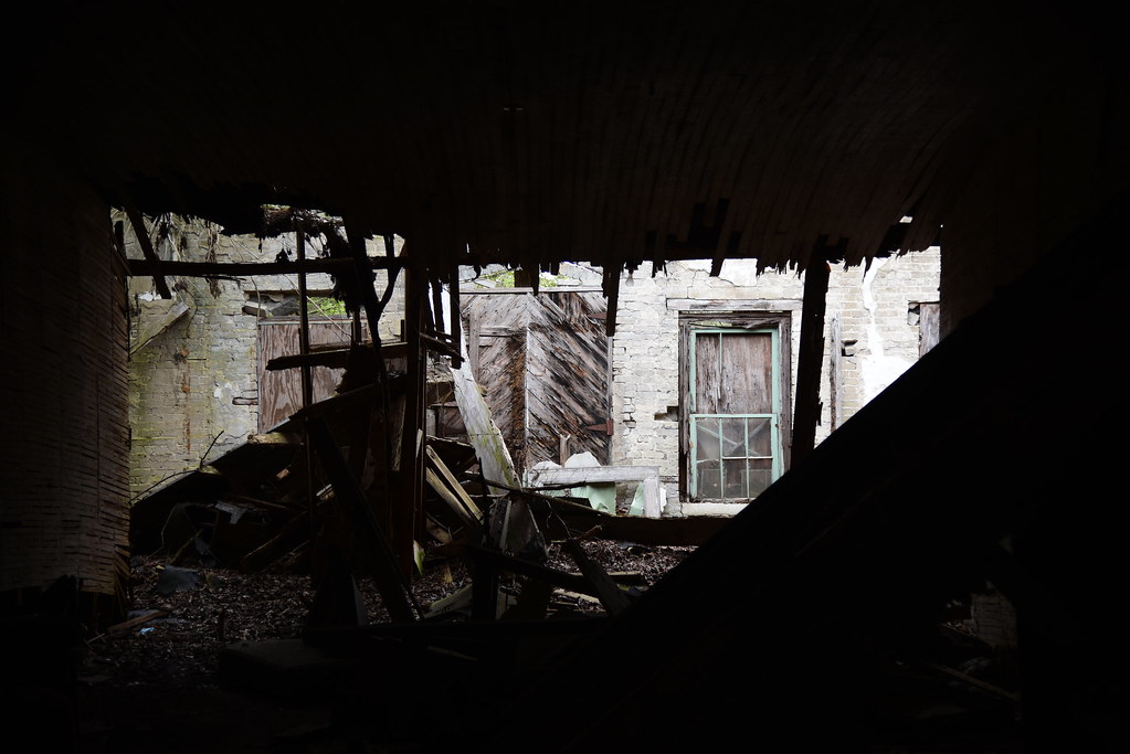 DSC_4115 Collapsed building in Lumber Bridge, NC, near the… Flickr