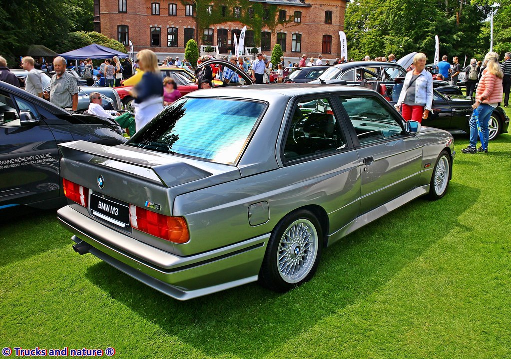 BMW M3 E30 rear quarter view A really fine example of an o… Flickr
