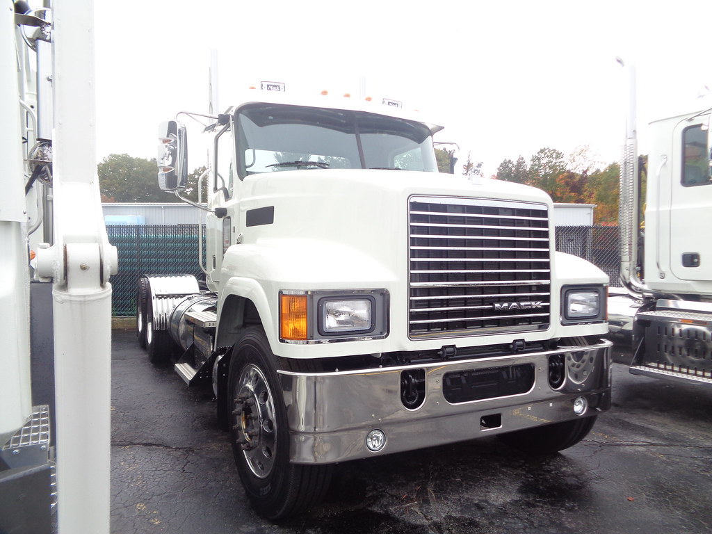 McDevitt Trucks Mack CH Tractor wmx tehnologies6999 Flickr