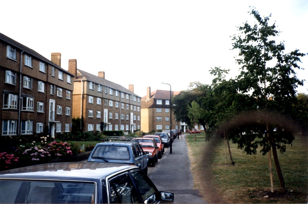 Old pics254 Bushey Court, Raynes Park. C early 1990s. Desi… Flickr