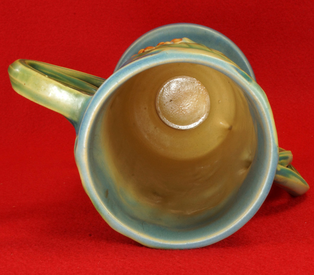 RD13807 Vintage ROSEVILLE Pottery Blue Bushberry Vase 327… Flickr