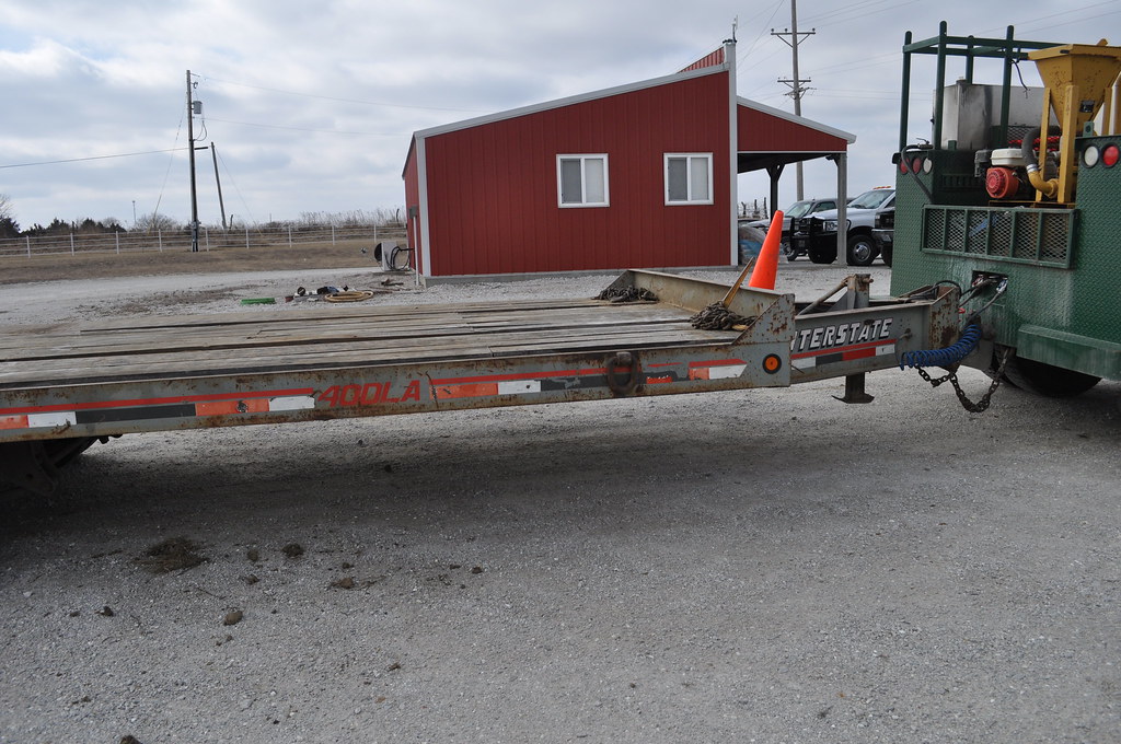 2000 International 4900 sn YH231700 Cole Camp, MO Truck and