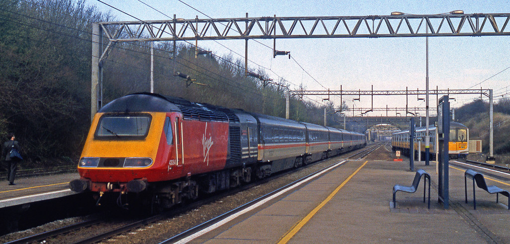 R08959. Virgin HST departing from Milton Keynes. R8959. In… Flickr