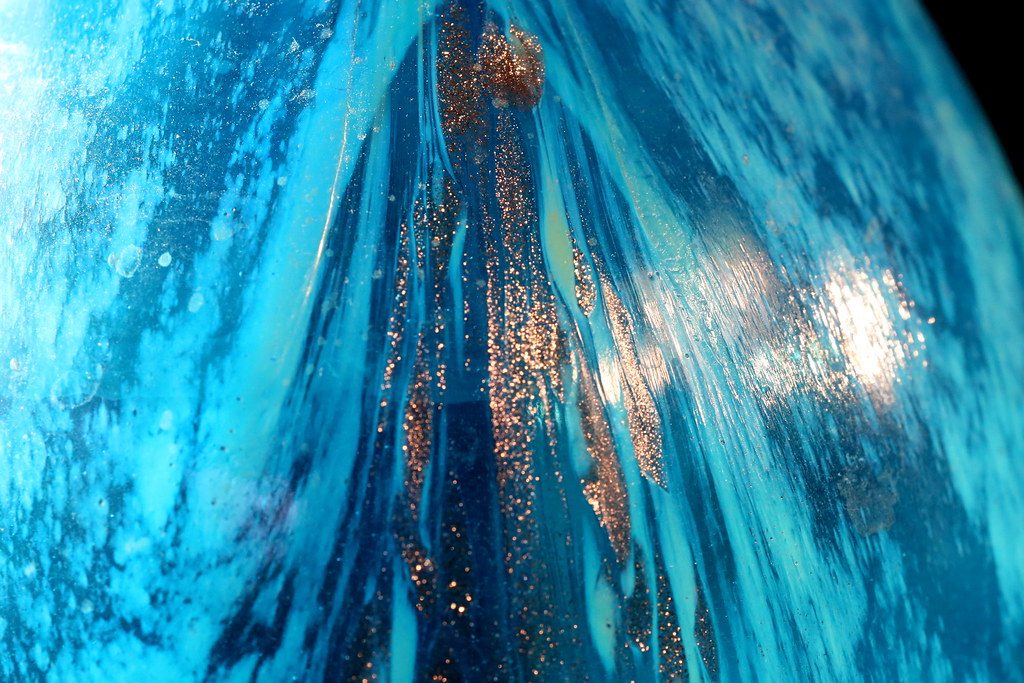 gold_flecked_vase_6D1675 Gold flecked blown glass vase. Flickr