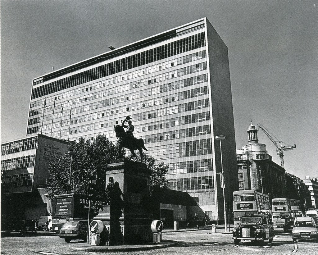 Holborn Circus & the Daily Mirror building C1988/9 Flickr