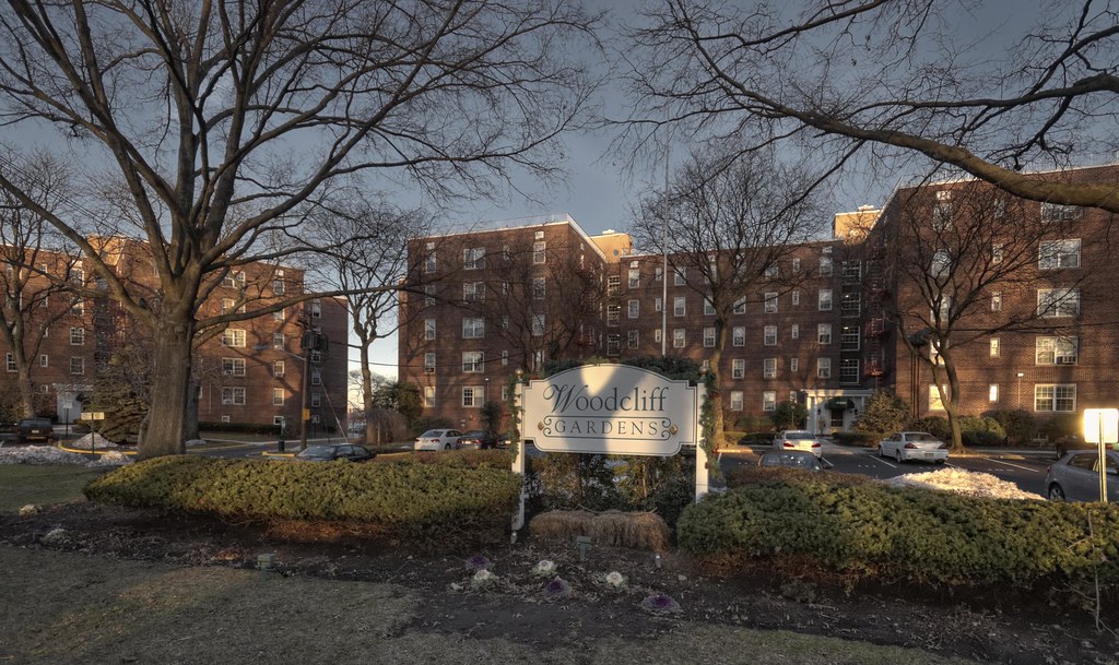 Woodcliff Gardens Blvd East across from North Hudson Park.… Flickr