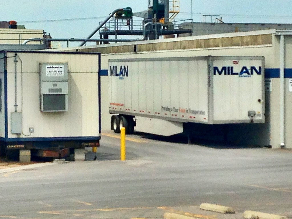 Milan Express skirted trailer Springfield, TN tnsamiam Flickr