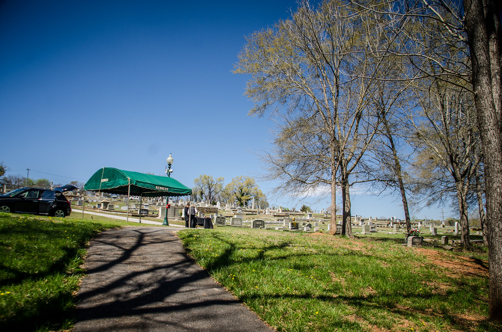 Laurens Cemetery Tour2 Tom Taylor Flickr