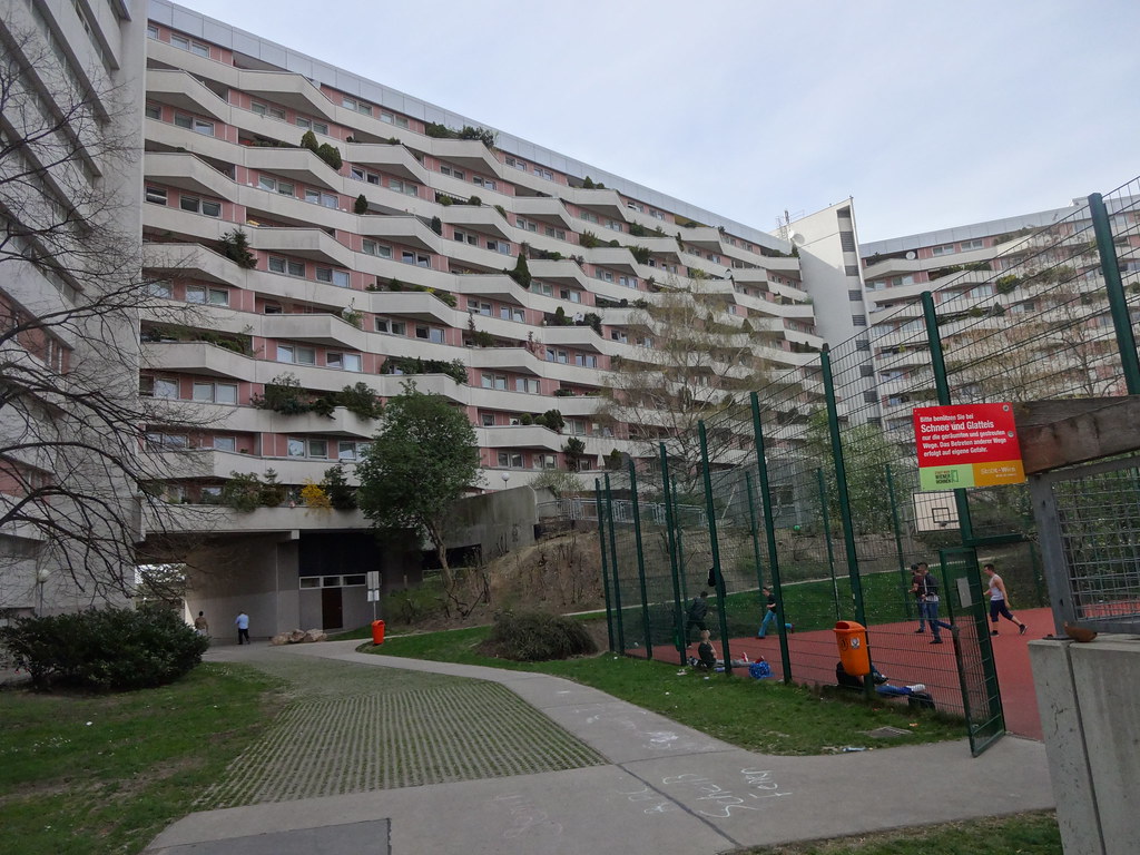 Wien, 10. Bezirk, OlofPalmeHof (housing estate, zona res… Flickr
